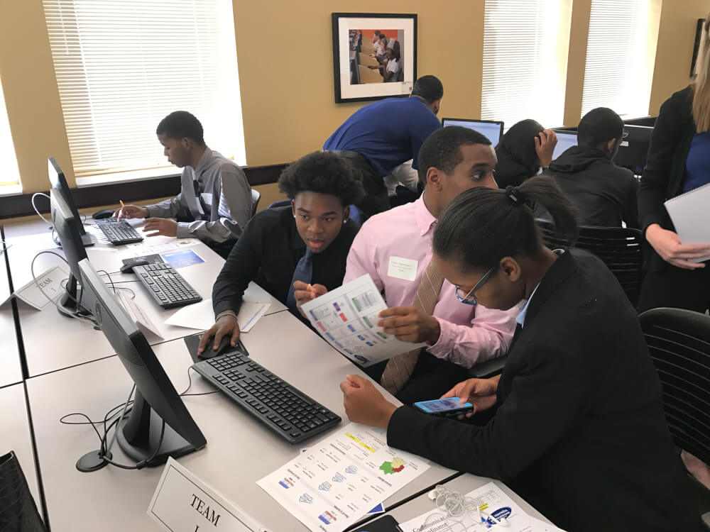GVSU holds technology workshop for Cass Tech students